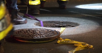 La NYPD investiga si los tres hombres descendieron al sistema subterráneo de Manhattan para buscar objetos de valor o chatarra reciclable (Captura de video)