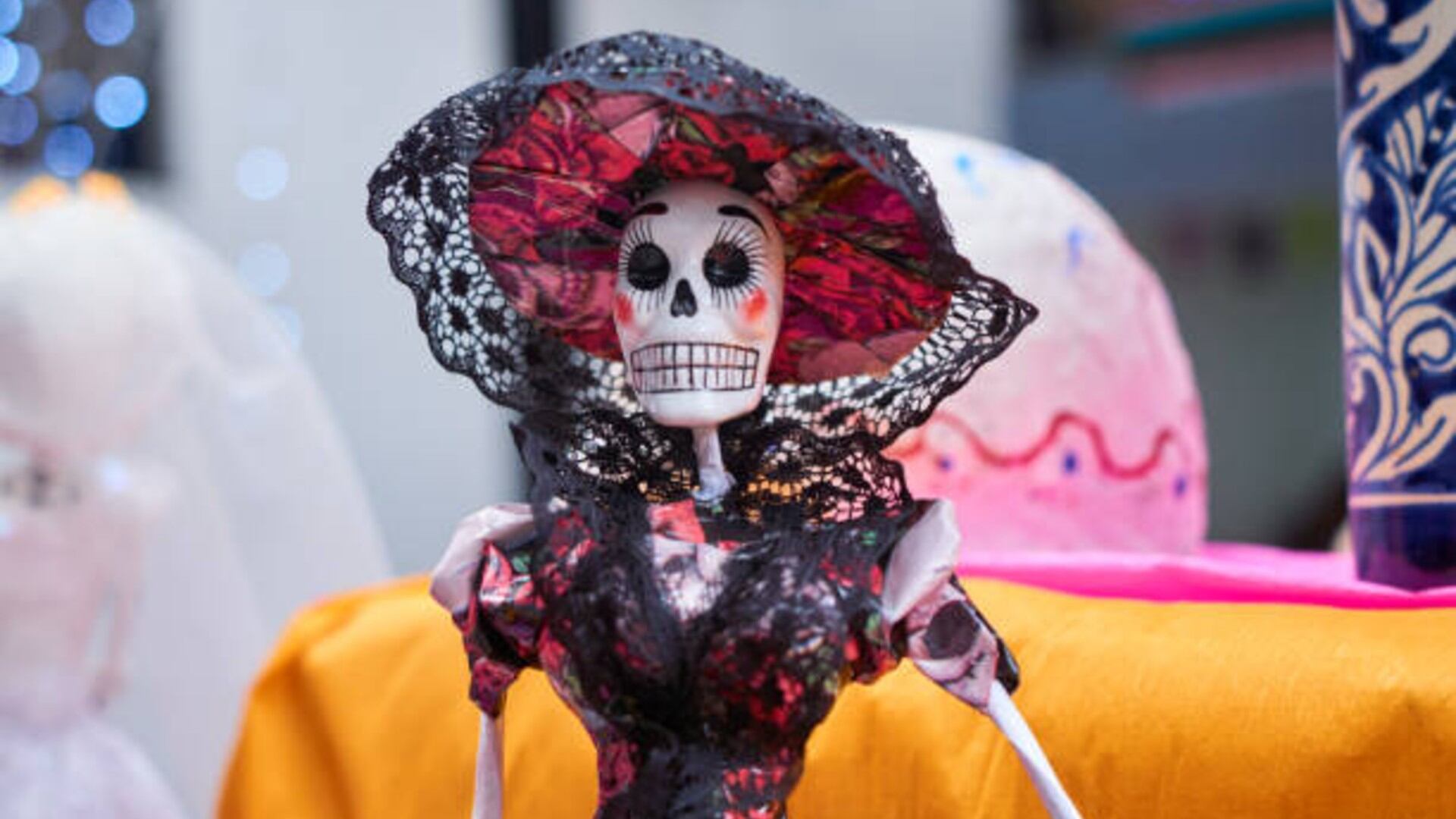 La Catrina ha sido representada en la cartonería como ícono nacional del Día de Muertos. Foto: (iStock)