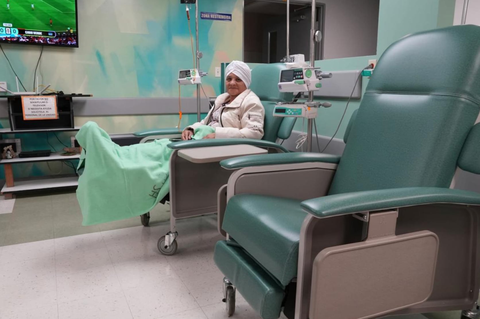 El Hospital San Juan de Dios renovó 28 sillones especiales para el tratamiento oncológico en la Unidad de Quimioterapia. Crédito: CCSS