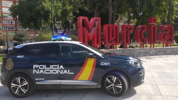 Detenidas cuatro personas por un presunto caso de adopción ilegal de una niña de dos años en Totana