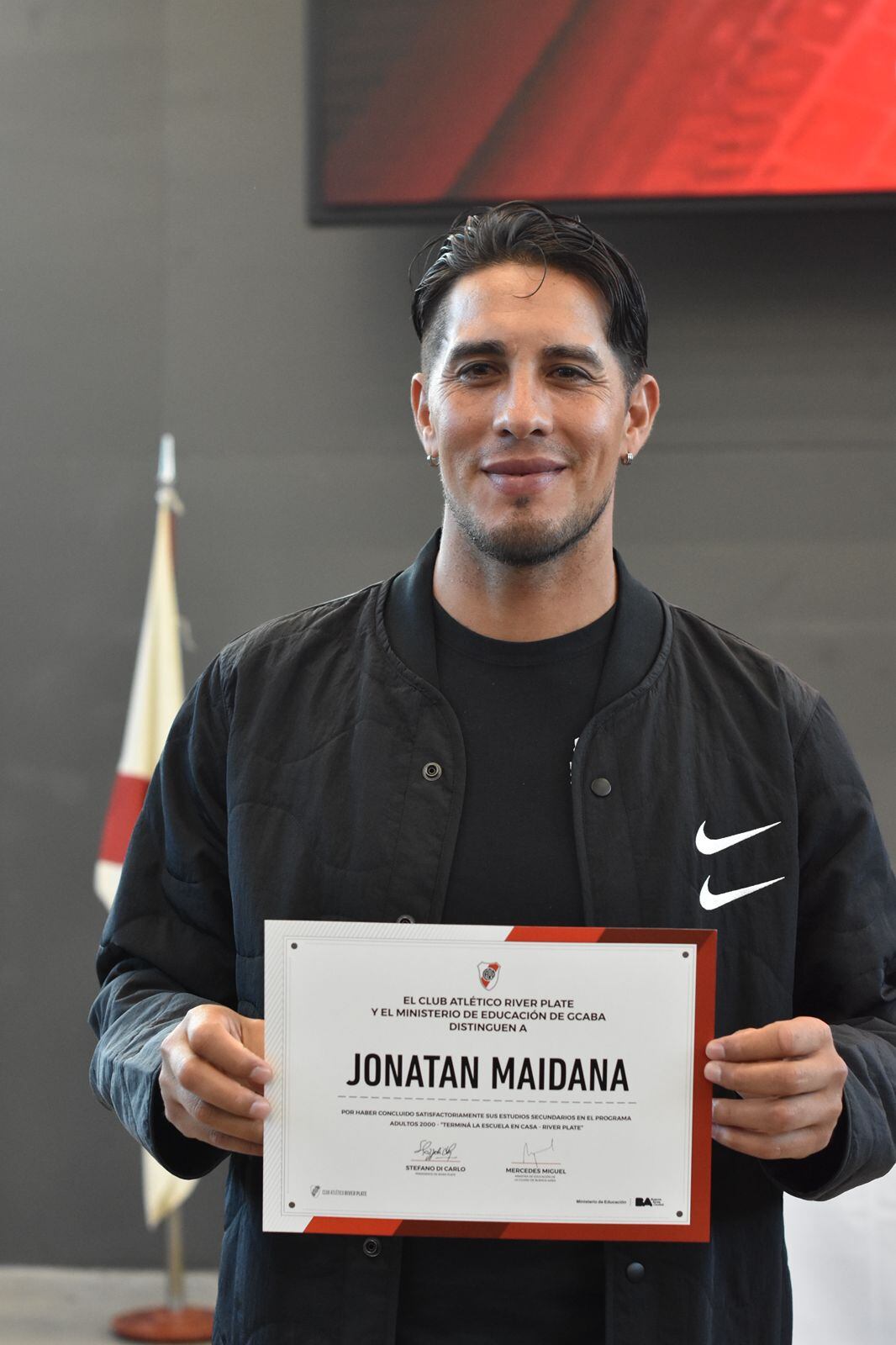 Jonatan Maidana, ganador de la Copa Libertadores en 2015 y 2018 con River, sumó el título de la escuela secundaria