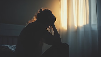 Estas son las señales de que tu trabajo te produce ansiedad, según un psiquiatra: “Son patrones autodestructivos”