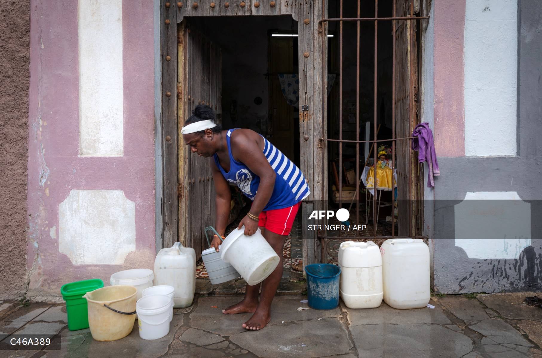 La escasez de combustible obligó a la Empresa de Servicios Comunales a operar con un racionamiento de 200 litros de diésel por día.(Photo by AFP)