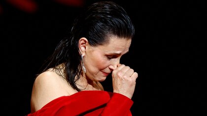 Qué significan las lágrimas de Juliette Binoche al entregar el premio a Meryl Streep en Cannes en pleno estallido del ‘Me Too’ en Francia