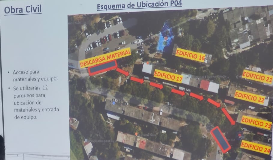 El personal del MOP y la empresa constructora del metrocable proyectaron imágenes sobre la zona que será intervenida en la colonia Zacamil, durante la reunión con los habitantes del lugar. /Foto Cortesía