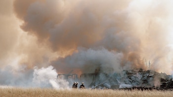 Al caer el avión, con