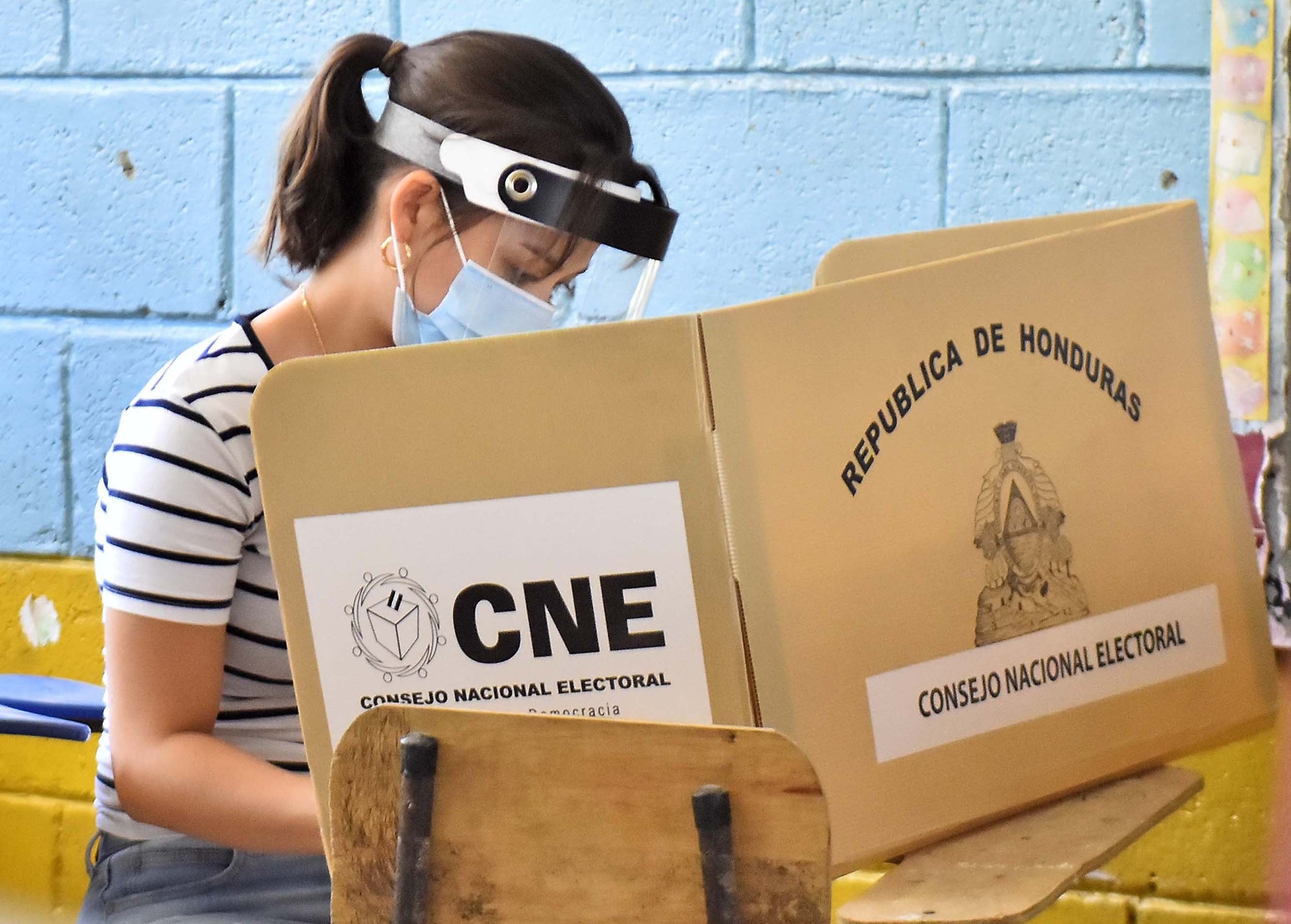 Casi seis millones y medio de hondureños están llamados a las urnas este domingo (EFE/José Valle)