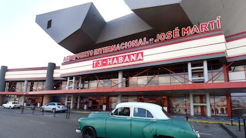 Cuba recibe 117 migrantes deportados