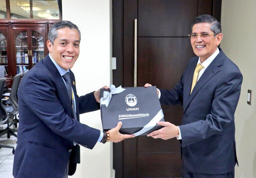 La Universidad Nacional Autónoma de Honduras y la CSJ analizan convenios de capacitación y certificación de la Escuela Judicial “Francisco Salomón Jiménez Castro”. (Foto: Poder Judicial)