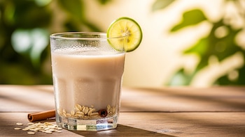 Agua de avena cremosa y refrescante: la bebida casera que alivia el calor con un sabor irresistible