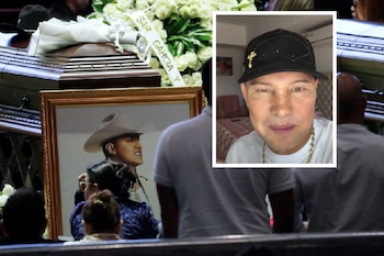 El cantautor arremetió contra los