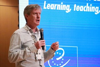 Philip Hanes en el marco