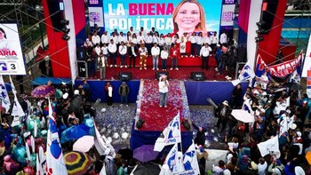 Fiorella Molinelli en la Plaza