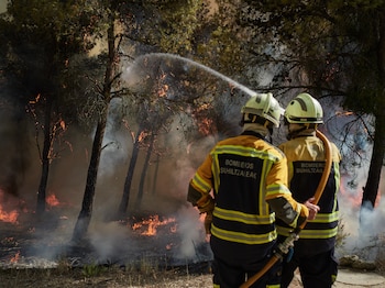 Bomberos realizan trabajos de extinción