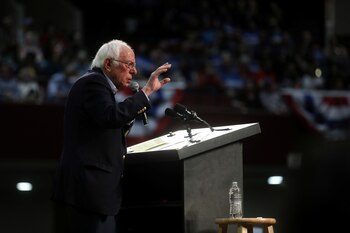 Bernie Sanders durante un acto de campaña en Minnesota (REUTERS/Jonathan Ernst)