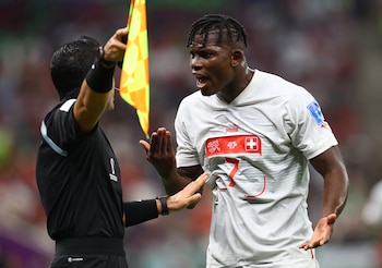 Alberto ejerce funciones como árbitro