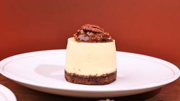 Tarta de queso y nueces pecanas, un postre original y riquísimo para conquistar a tus invitados