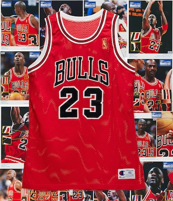 La camiseta fue subastada con