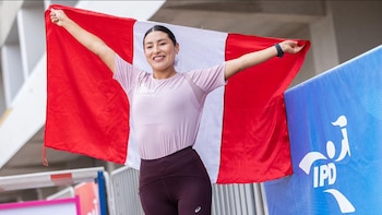 Evelyn Inga ganó el oro en Medellín y aseguró su cupo directo a Lima 2027: Verónica Huacasi también se llevó la plata en 5000 metros
