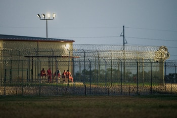 Texas apeló la orden judicial federal que le exige instalar aire acondicionado en la totalidad de sus prisiones antes de diciembre de 2029 (REUTERS/Paul Ratje/File Photo)
