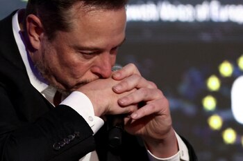 Expertos anticipan una replanificación estratégica que podría resultar en la devolución de una parte significativa del paquete salarial de Musk del 2018. (REUTERS/Lukasz Glowala)