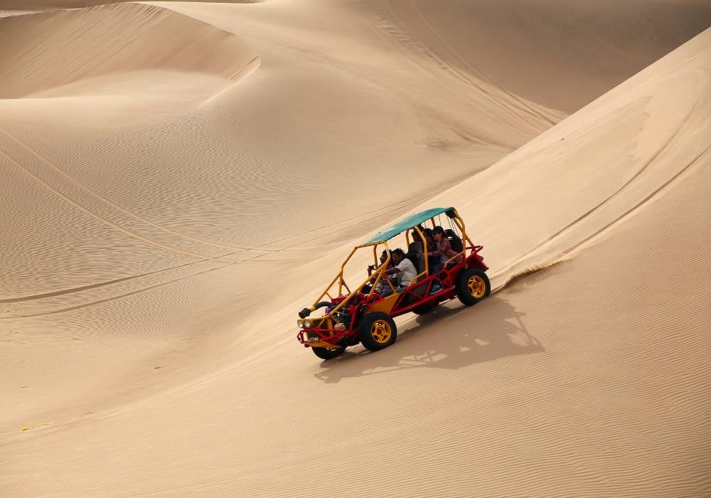 La paralización de los recorridos en las dunas de Ica comenzó el 11 de septiembre tras una intervención de la Fiscalía y la Policía. Foto: Shutterstock