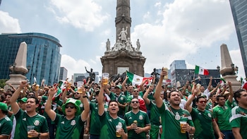 Multa por tomar u orinar en la calle durante el Mundial 2026: ¿qué pasa si te detienen y cuánto cuesta la falta?