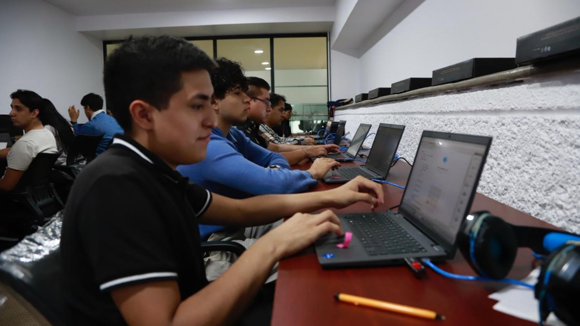 Escuela Pública de Código capacita a más de 34 mil personas en 2025