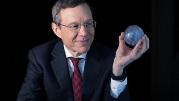El astrofísico de Harvard Avi Loeb liderará el nuevo consejo de OVNIs de Trump y ya exige videos ocultos al Pentágono
