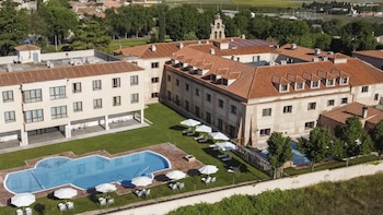 El increíble balneario a dos horas de Madrid que es de origen romano y se encuentra en uno de los pueblos más bonitos de Valladolid