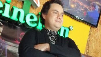 El hombre que dice ser