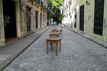 Desaolados, los restaurantes vacíos de Cuba ante el impacto de la crisis económica y social