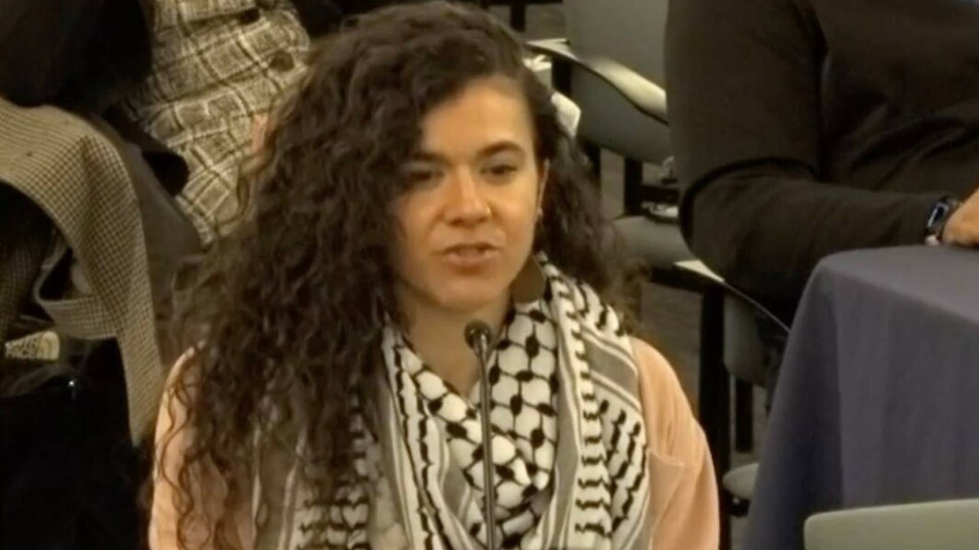 Hannah Gann, docente de Filadelfia, reconoció públicamente haber mentido sobre sus orígenes tras años de activismo. (ms.gann.on.the.gram)