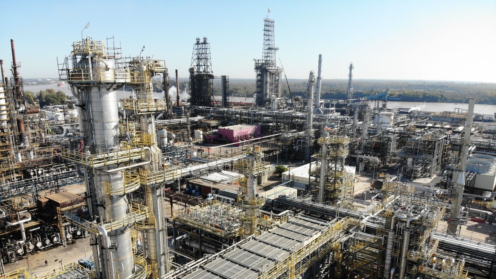 Refinería Axion energy en Campana, Buenos Aires (AXION)