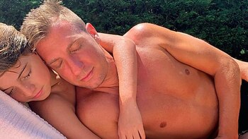 Una de las postales que