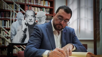 Barbón dice que si PP y Vox fueran coherentes deberían criticar también el viaje de Ayuso a México