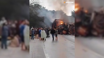 Trágico accidente en Brasil: al menos ocho muertos tras el choque entre un autobús y un camión en la “Carretera del Miedo”