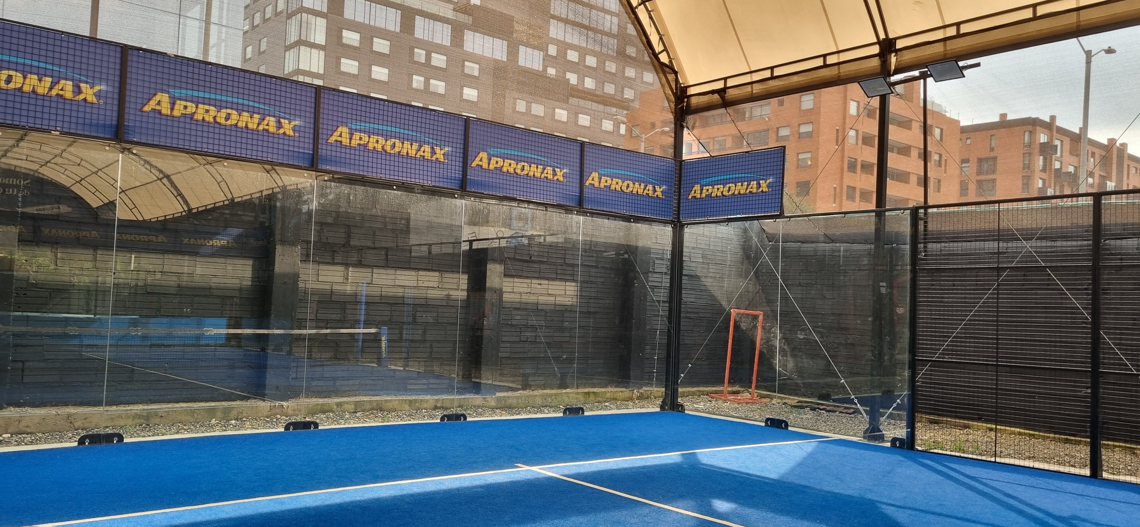 El pádel en Colombia es un deporte que creció a gran escala en las principales ciudades como Bogotá, Medellín y Cali - crédito Carlos Pulido y Leandro Bernal / Infobae Colombia