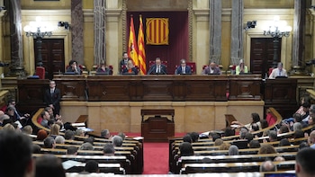 PSC ganaría las catalanas (36-38) seguido de ERC (24-26), AC (23-25) y Junts (16-18), según el CEO