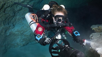 Las primeras imágenes de la cueva submarina en Maldivas donde cinco buceadores italianos murieron