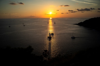 Phuket ofrece playas extensas y