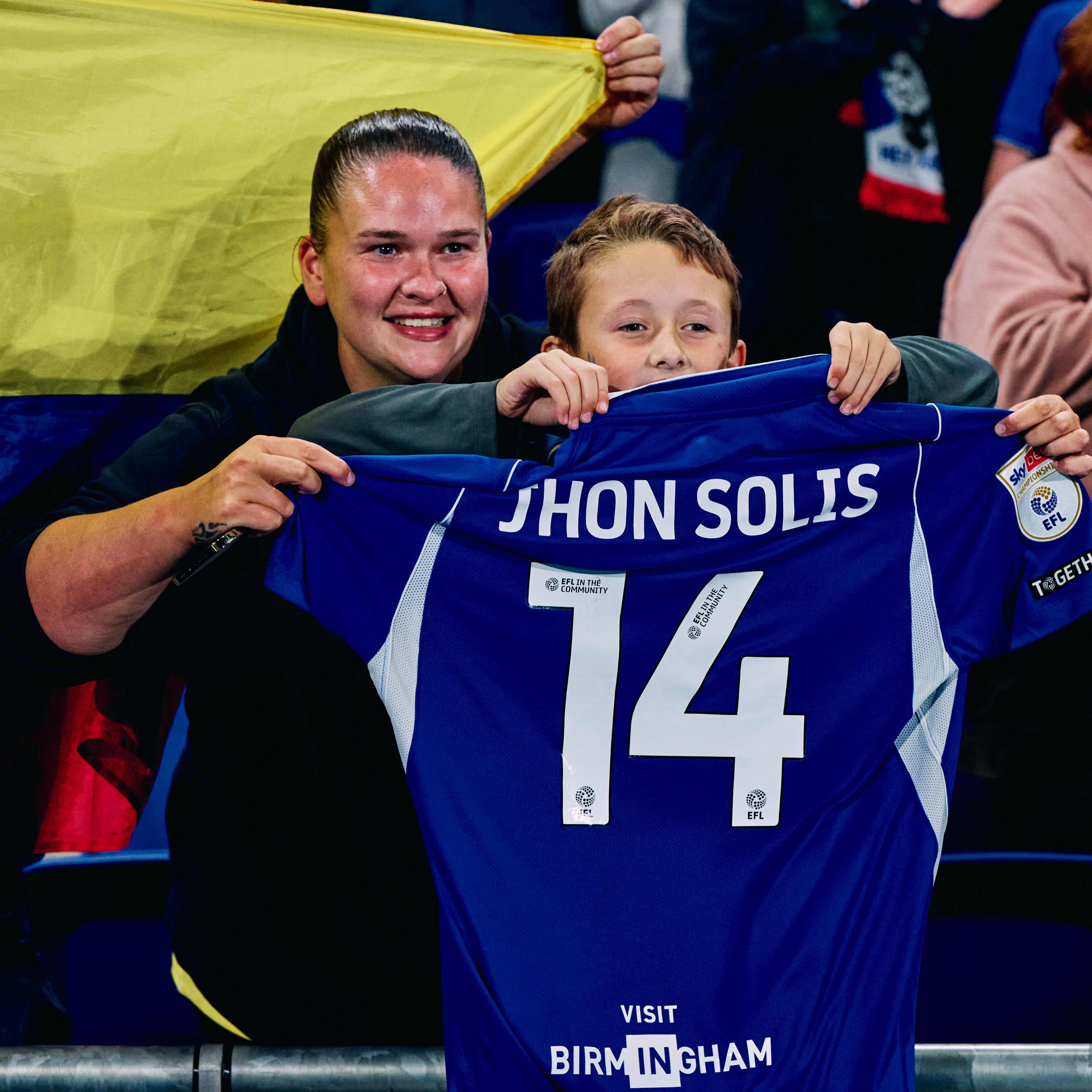 Jhon Solis juega en el Birmingham City del Championship con el número 14 - crédito Birmingham City