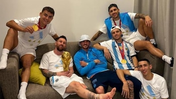 Lionel junto a varios de