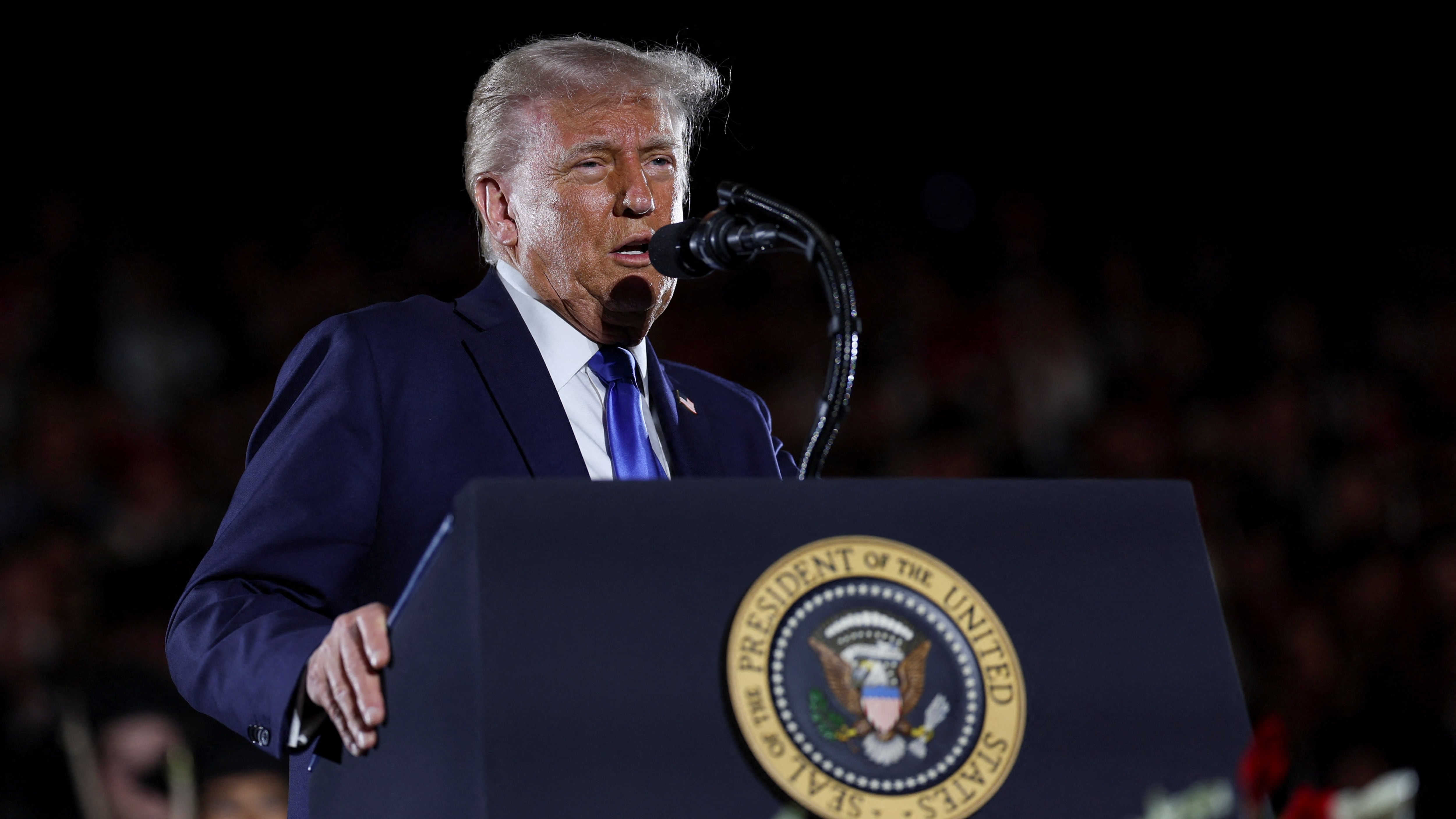 Trump prometió 5.000 dólares para los adultos de EEUU si el Partido Republicano retiene el poder en el Congreso en las elecciones de noviembre (REUTERS/Leah Millis)