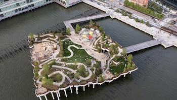 El parque Little Island anuncia 56 espectáculos para el cierre del verano en Nueva York