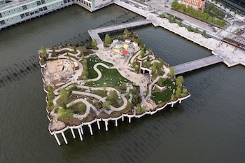 El parque flotante, inaugurado en 2021, se convirtió en uno de los principales escenarios culturales del verano neoyorquino.