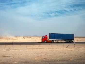 Entre las principales cargas que circulan por estos corredores se encuentran alimentos, materiales de construcción y fertilizantes, con impactos directos en otros mercados (Foto: Shutterstock)
