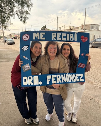 Lidia Fernández, médica a los 65 en Uruguay (Facebook)