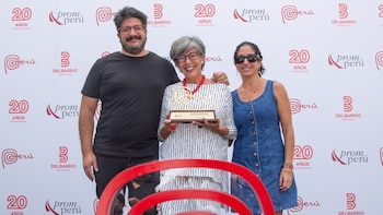 “Esta Marca Perú pertenece también al público y a todos los colaboradores”, expresó Michelle Alexander al recibir la distinción, quien estuvo acompañada de sus hijos