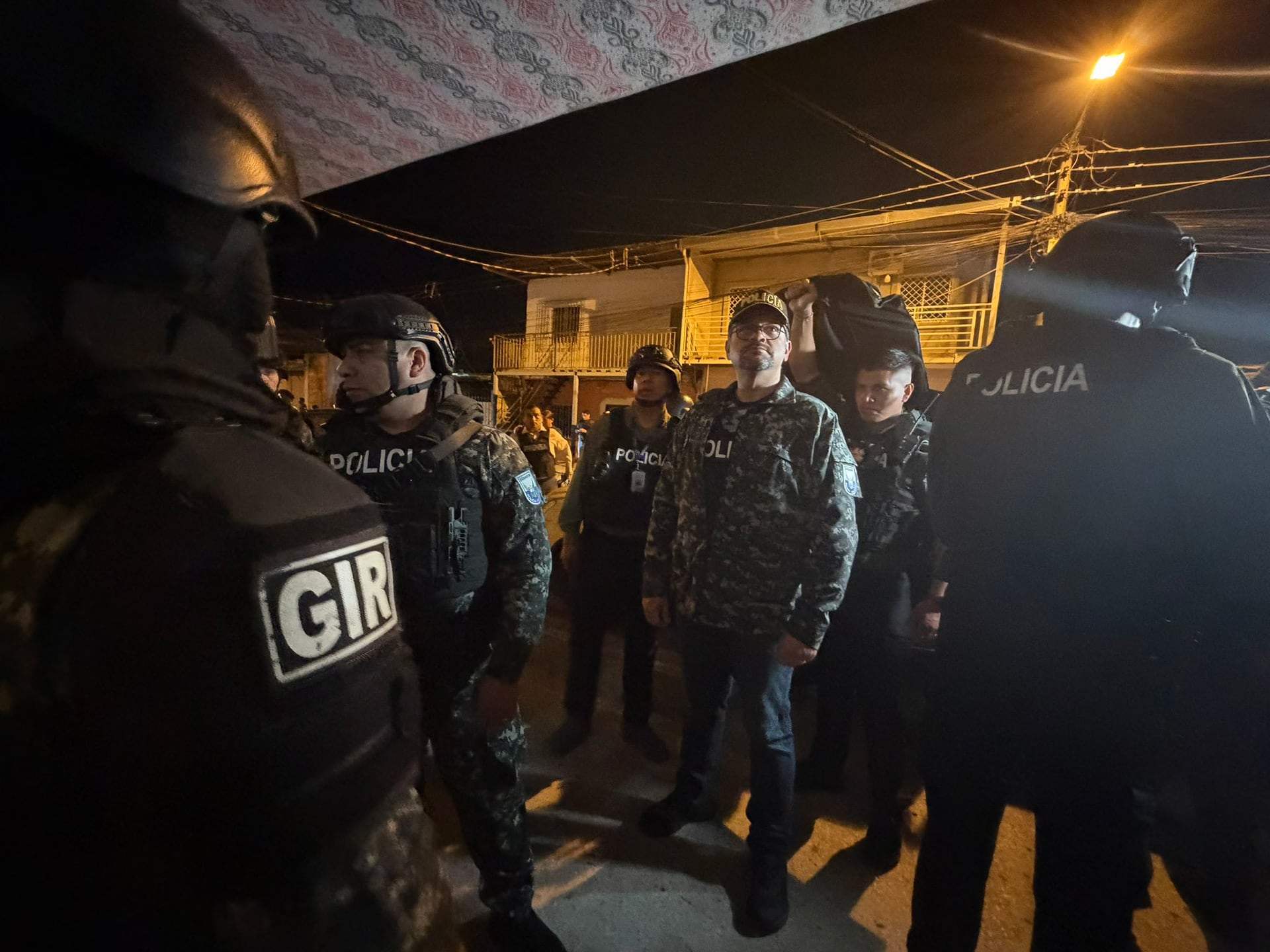 La investigación policial determinó que la red logística de los capturados facilitaba el traslado de armas y drogas entre Colombia y Ecuador (X)
